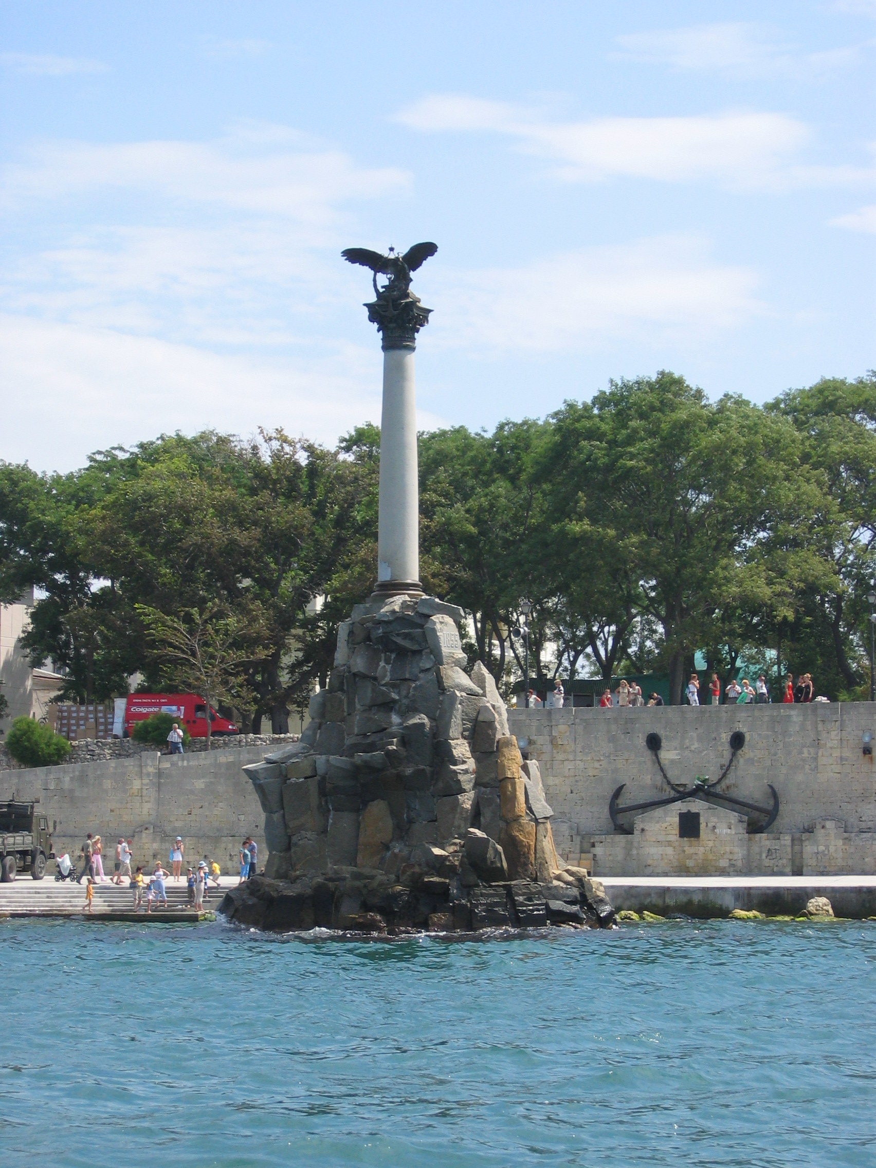 памятник «Затопленным кораблям»