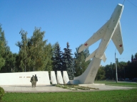 Монумент в честь героических подвигов воинов-летчиков
